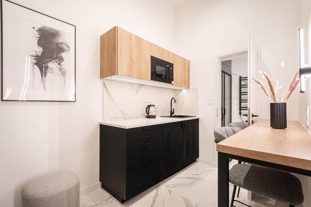 E56 - Grand Boulevard Heritage Residence - Best Location By Bqa Будапеща Екстериор снимка